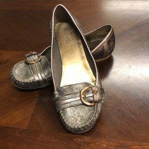 Anne Klein iflex Silver Snakeskin Flats size 9.5